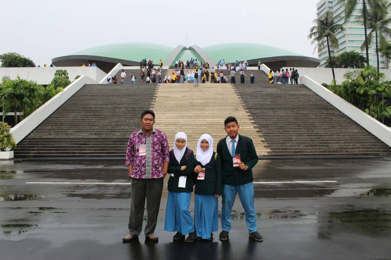 Delapan Besar Debate Bahasa English di UI