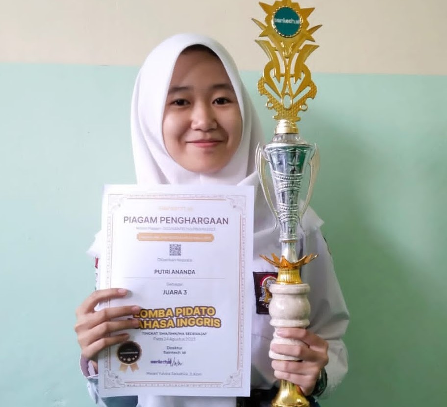 JUARA LOMBA PIDATO BAHASA INGGRIS TINGKAT NASIONAL